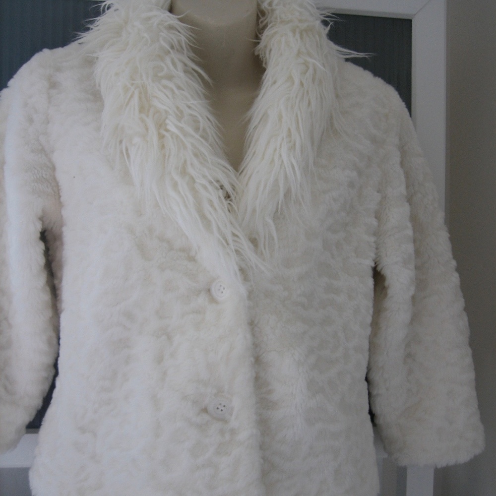 1st Kiss Vintage Size XS White Faux Fur Jacket